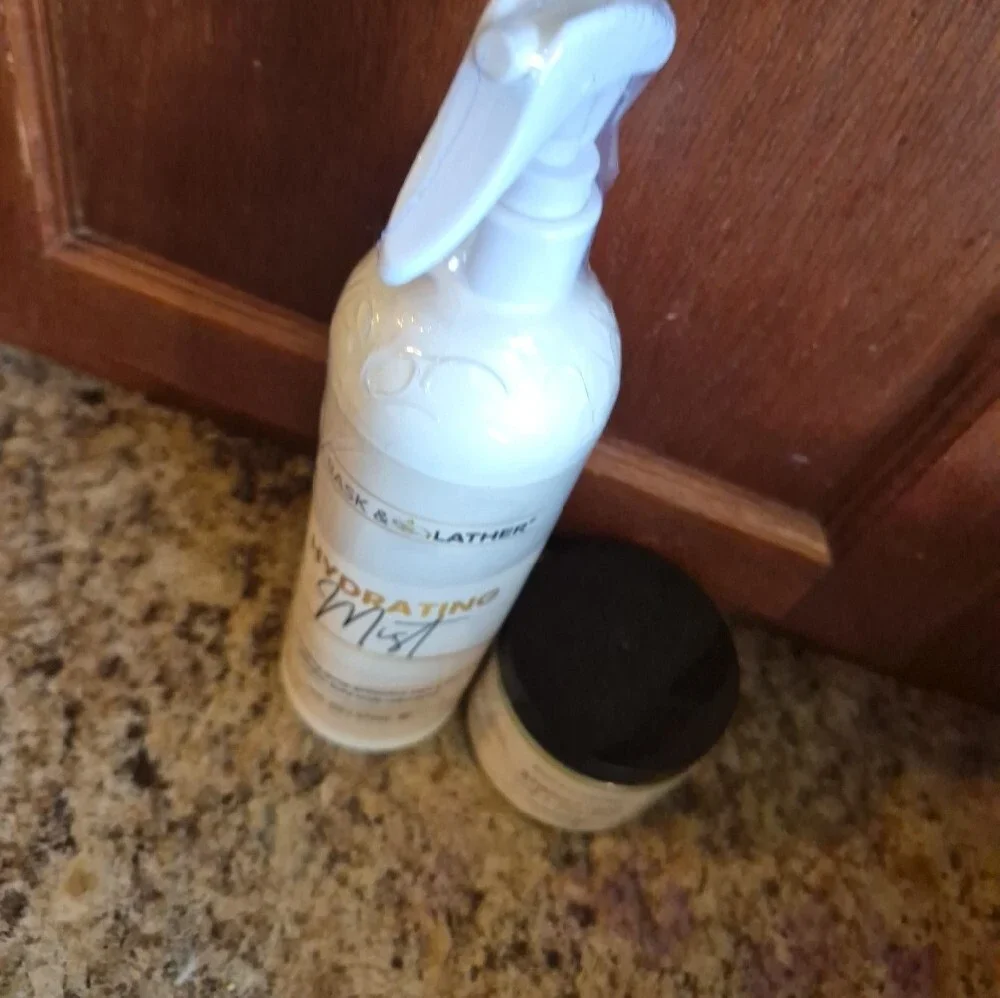 Bask N Lather Hydrating Mist in White — Lightweight Moisture Spray Nwt